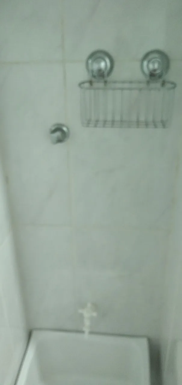 Unfurnished 1-bedroom apartment with elevator and glass shower — photo 14