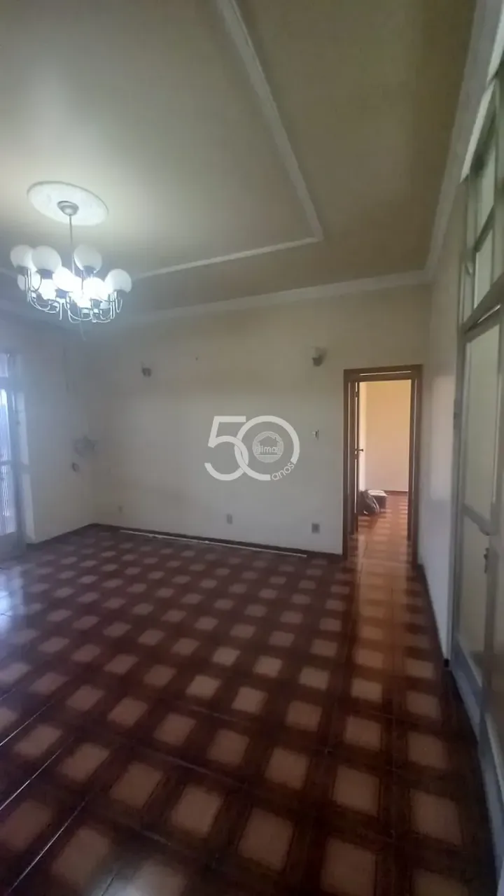 3-bedroom apartment in a building with a pool — photo 10