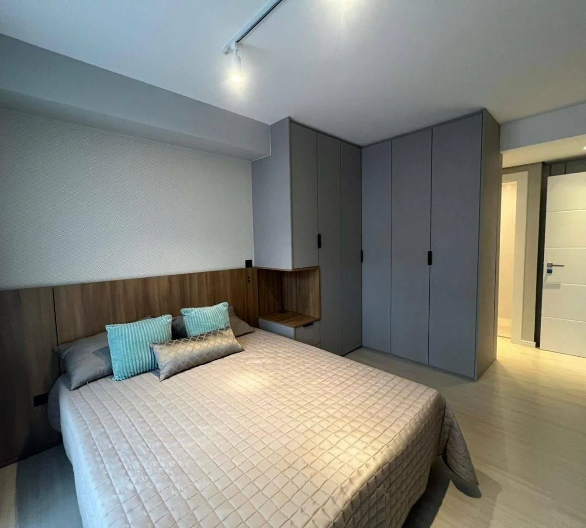 House with 3 bedrooms, 4 bathrooms and balcony — photo 17