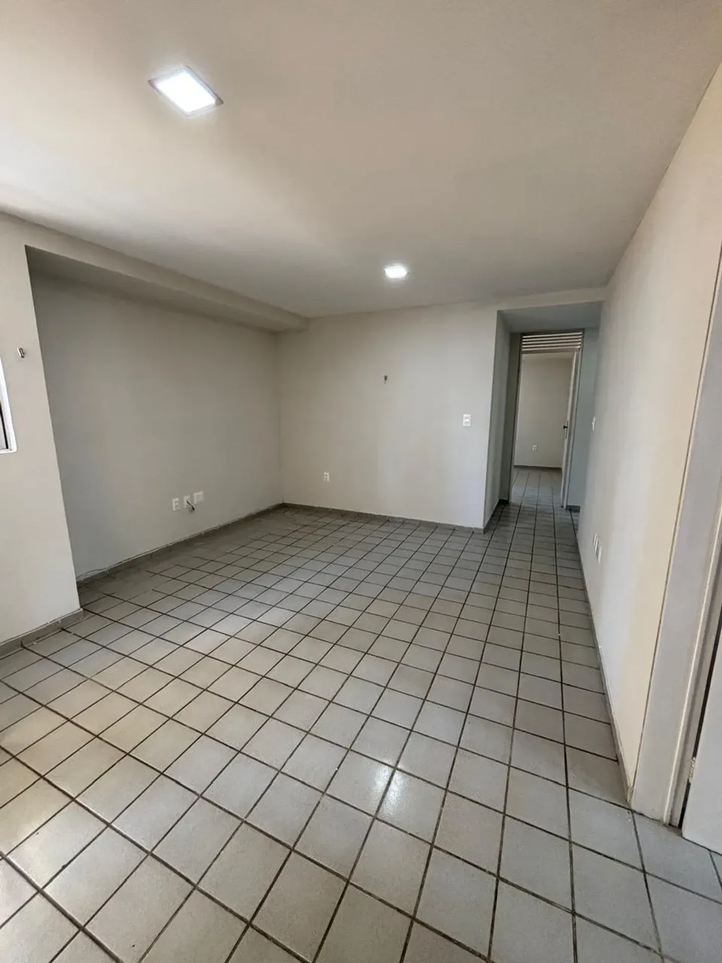Квартира: 2 спальні, 1 з власною ванною кімнатою, 73 м²