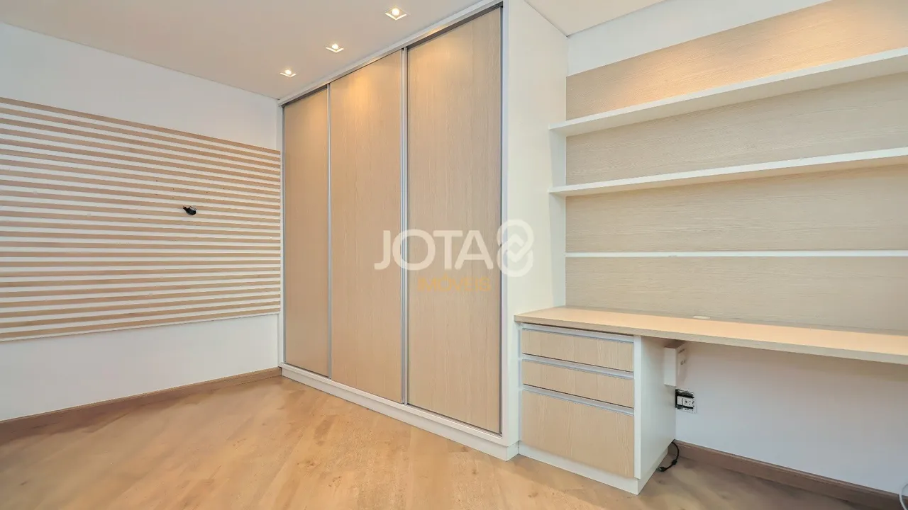 Орендна квартира з 4 спальнями та 329 м² — photo 18