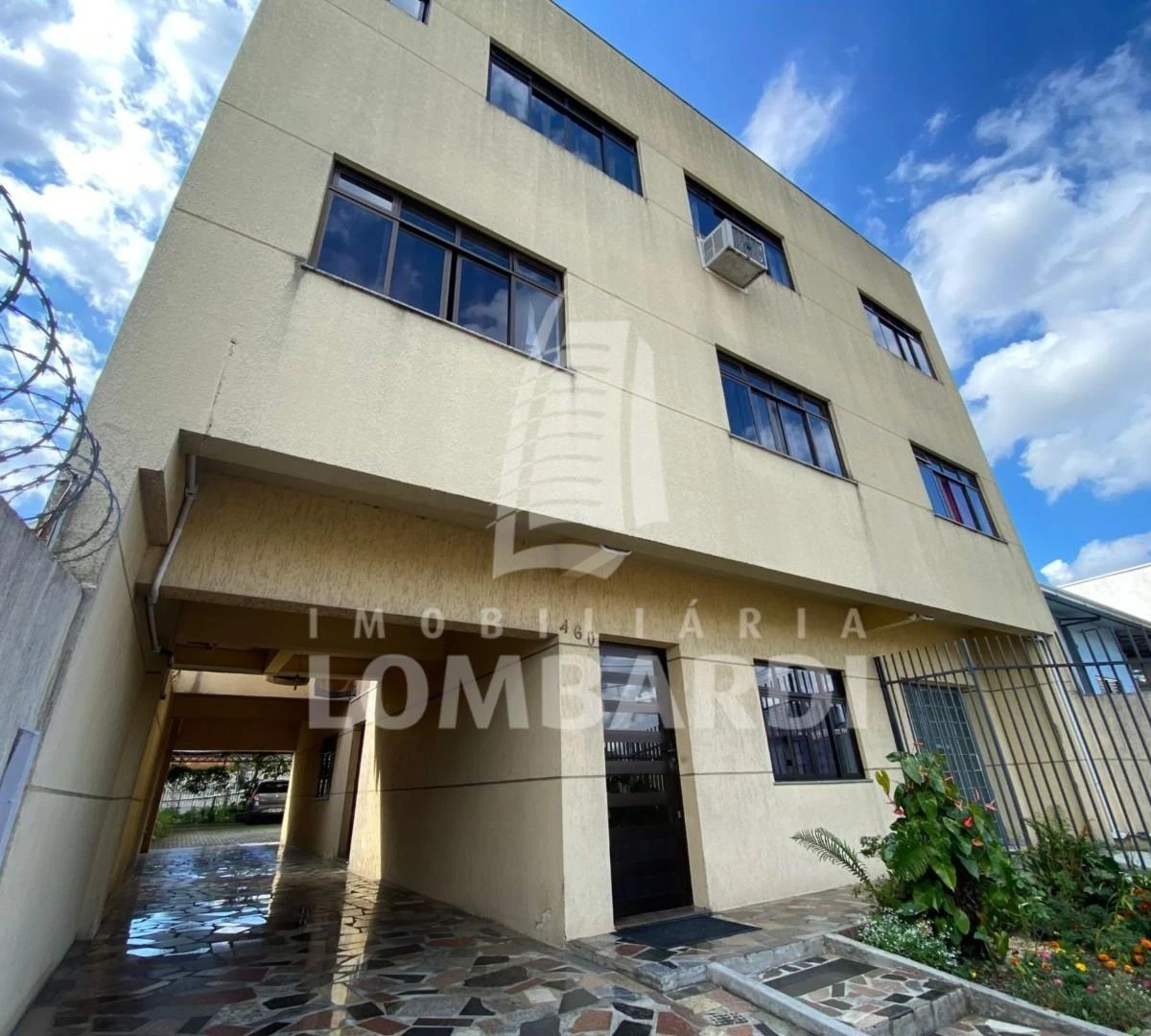 Apartamento com piso de madeira ou laminado, Capão Raso
