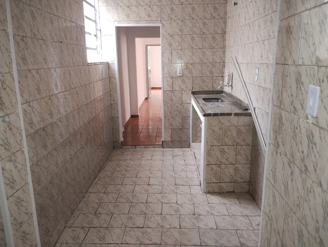 Apartamento de 1 quarto e 1 banheiro com cozinha fechada — photo 3