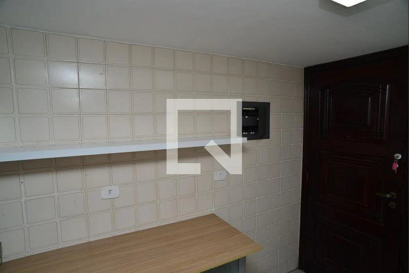 3-bedroom apartment in a building with a gym — photo 4