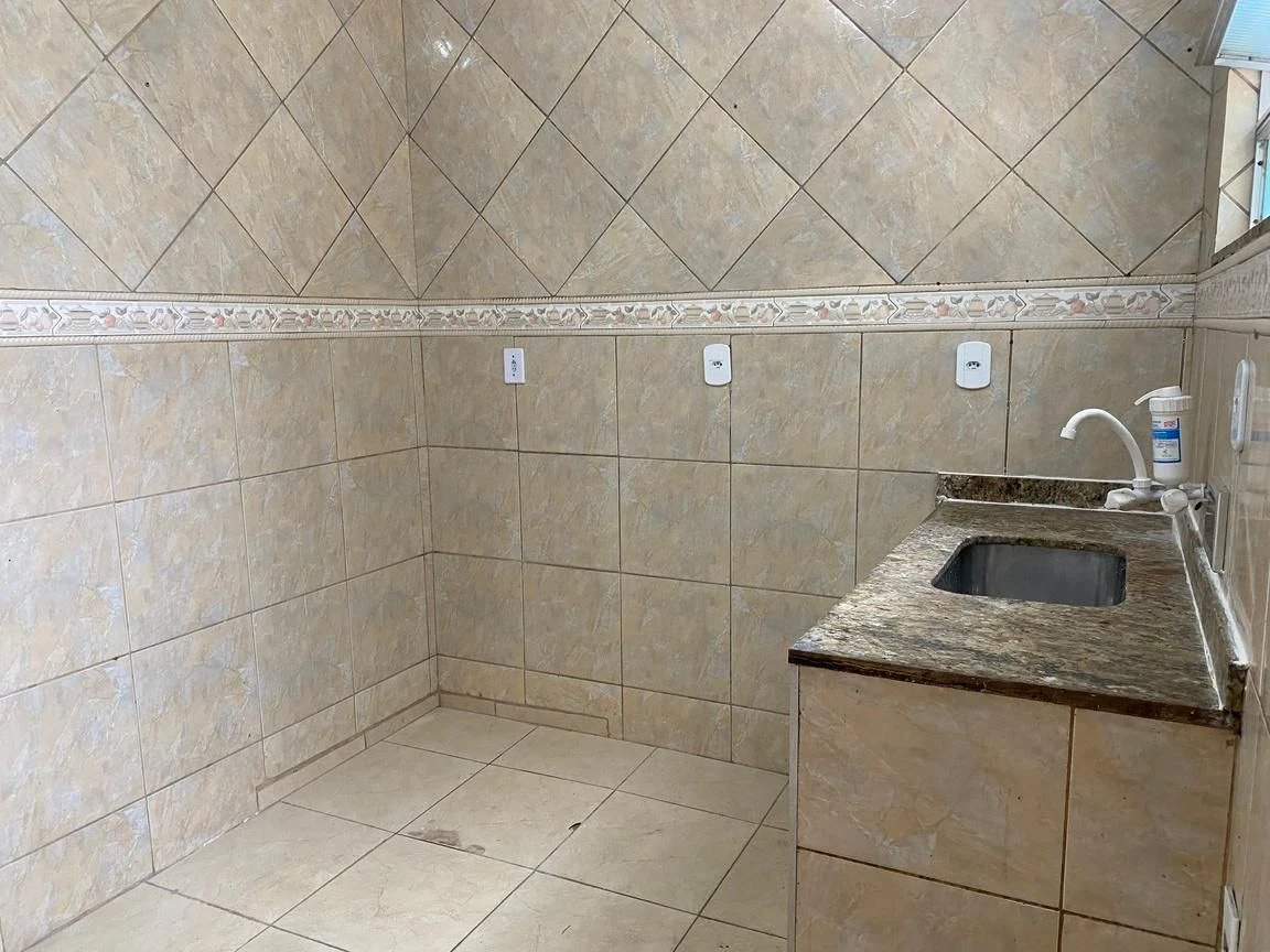 Unfurnished 3-bedroom apartment with 1 bathroom