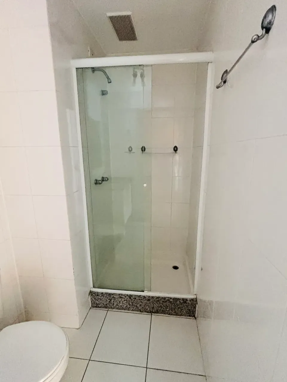 Unfurnished 1-bedroom apartment with balcony, no parking — photo 9