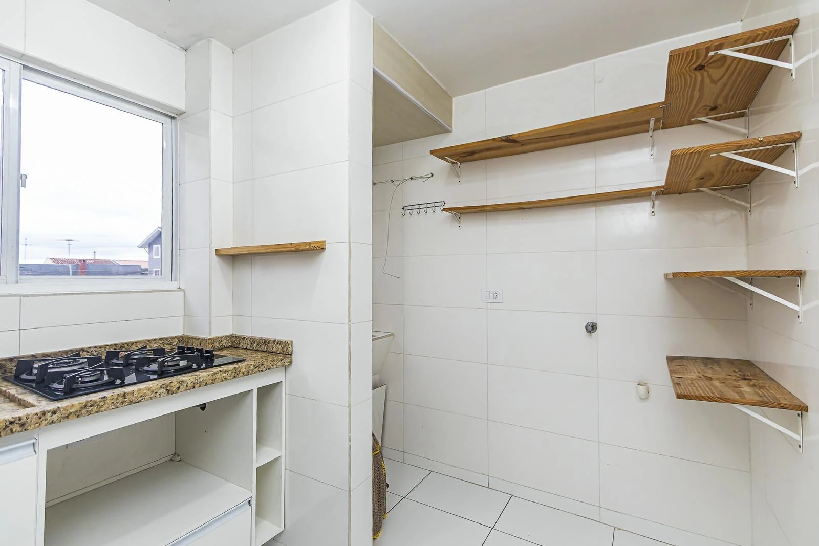 2-bedroom apartment with wood or laminate floors — photo 10