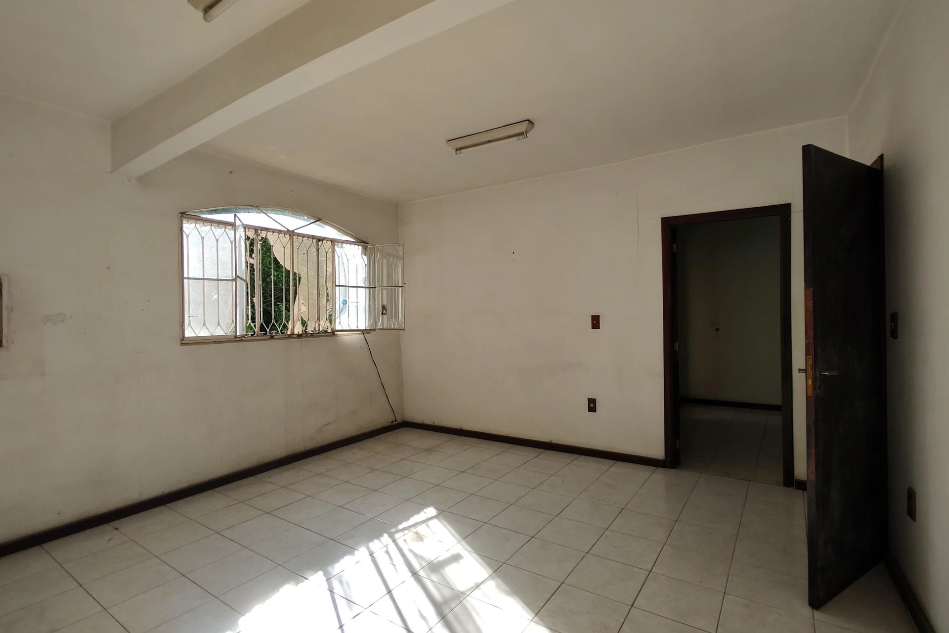 Unfurnished house with 4 bedrooms and private garden — photo 28