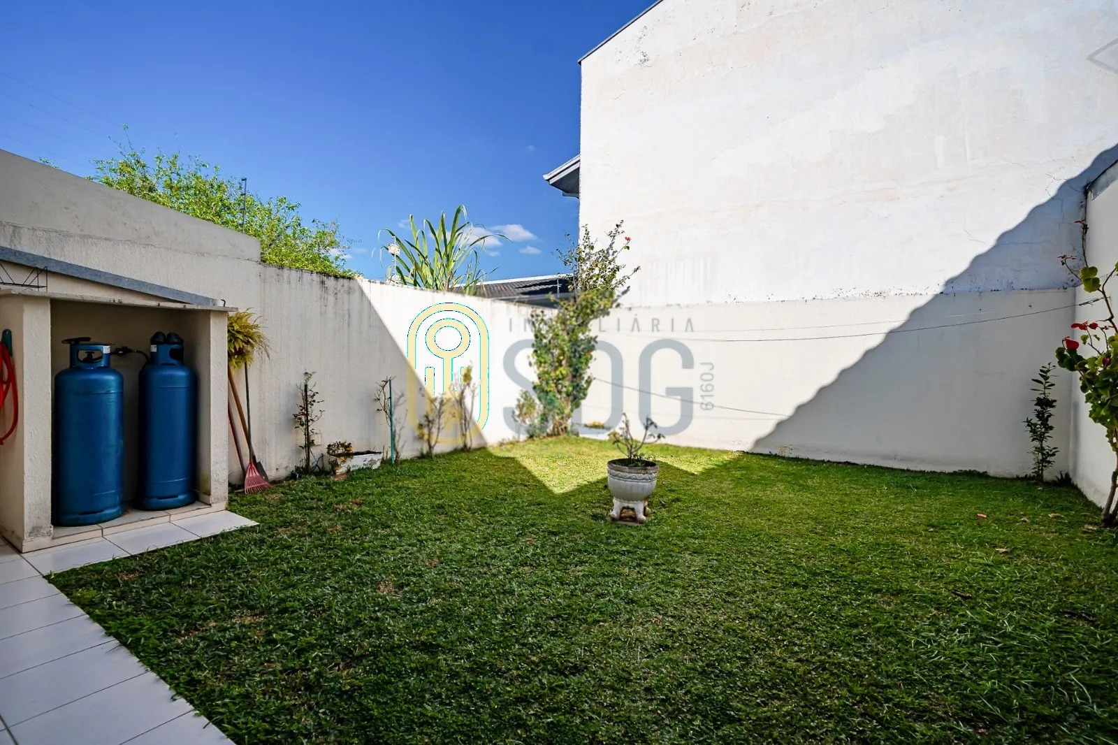 Furnished house with 4 bedrooms and 1 bathroom — photo 27