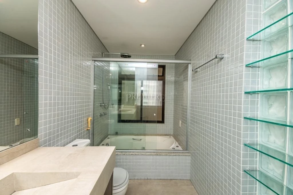 One-bedroom apartment with a bathtub in Curitiba — photo 9