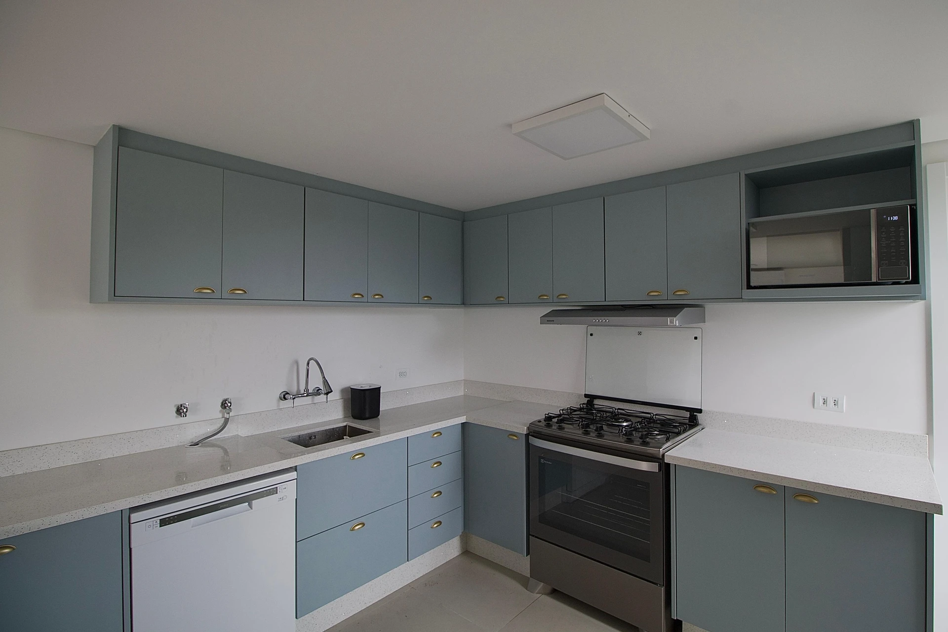 3-bedroom apartment with a dishwasher in Curitiba — photo 10