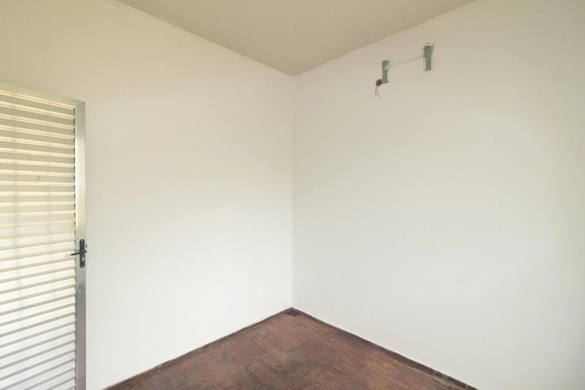 4-bedroom rental house with private garden and parking — photo 4