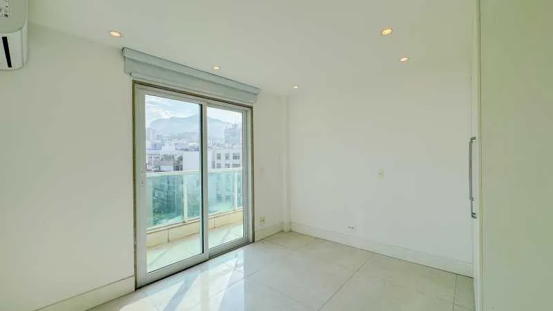 3-bedroom apartment in a building with a pool — photo 16