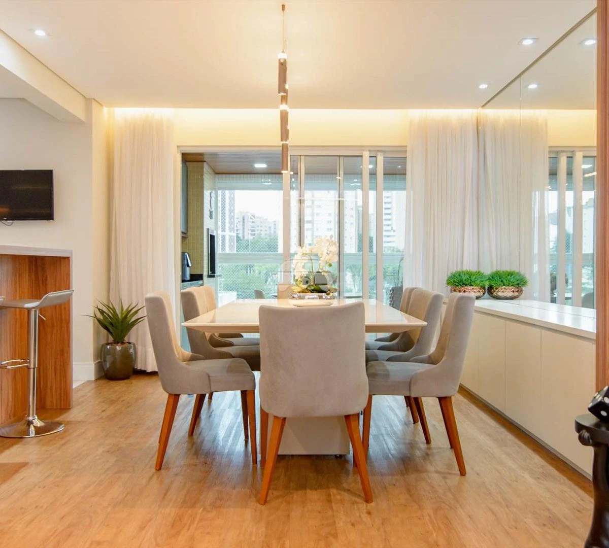 Furnished 3 en-suite apartment with open-plan kitchen — photo 13