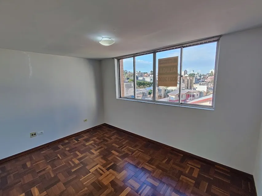 2-bedroom apartment with wood or laminate floors in Curitiba — photo 3