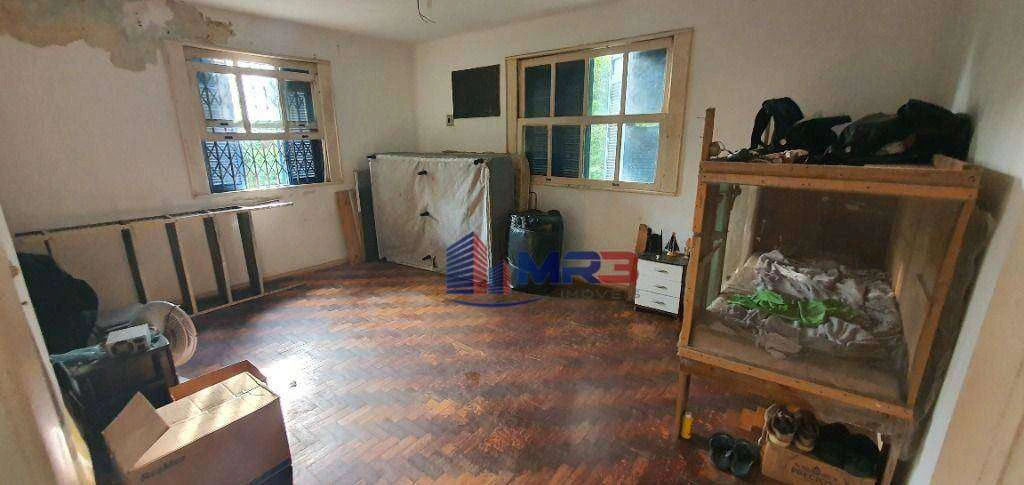 House with 1 bedroom and 1 bathroom needing renovation — photo 4