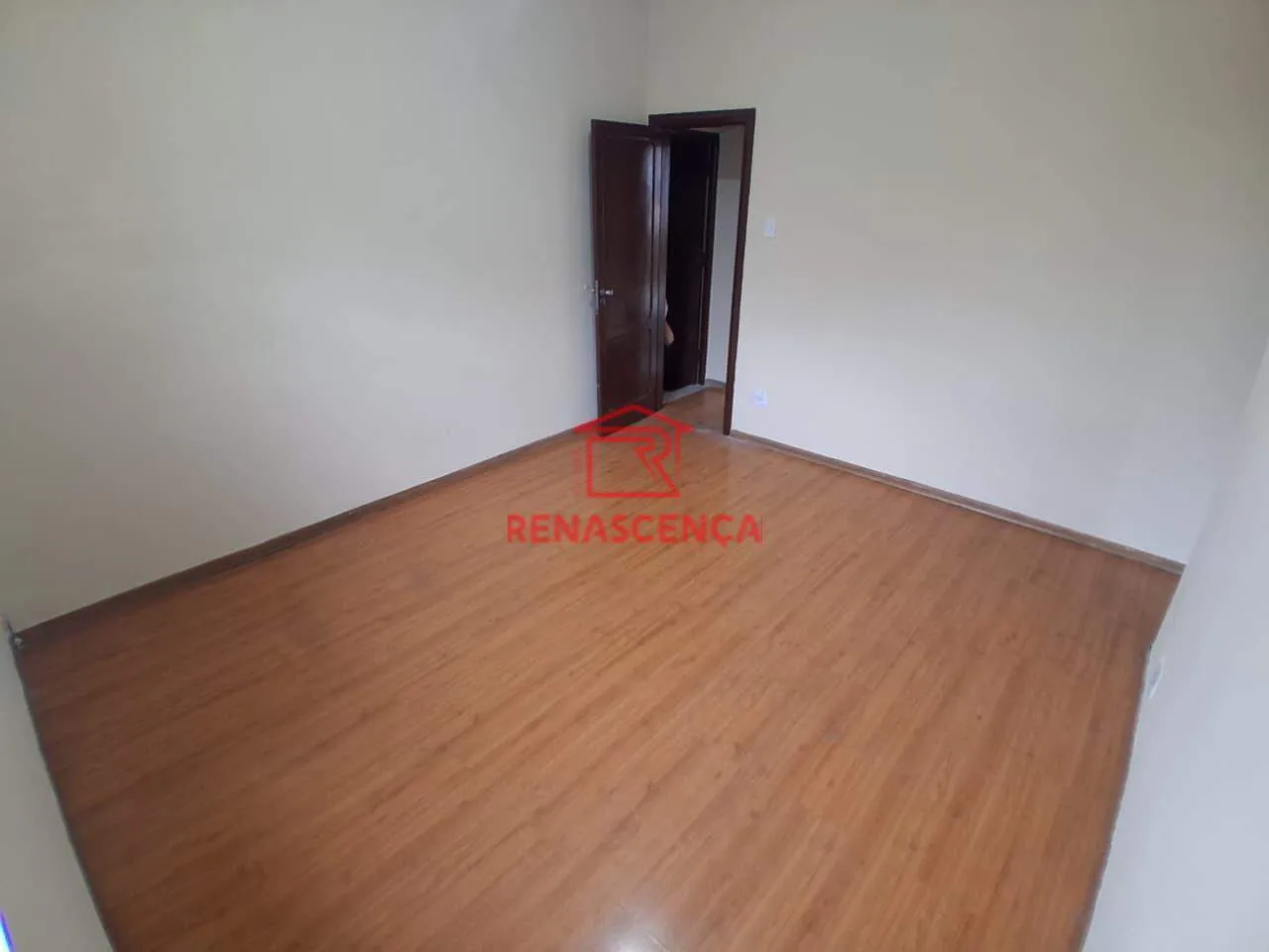 House, 200 m², with wood or laminate floors — photo 5