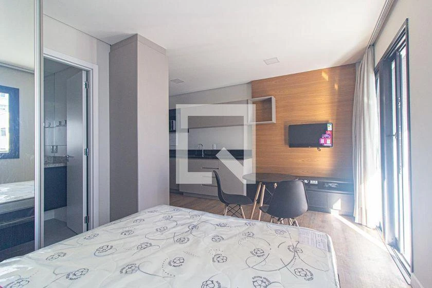Furnished studio with 1 bedroom and open-plan kitchen — photo 2