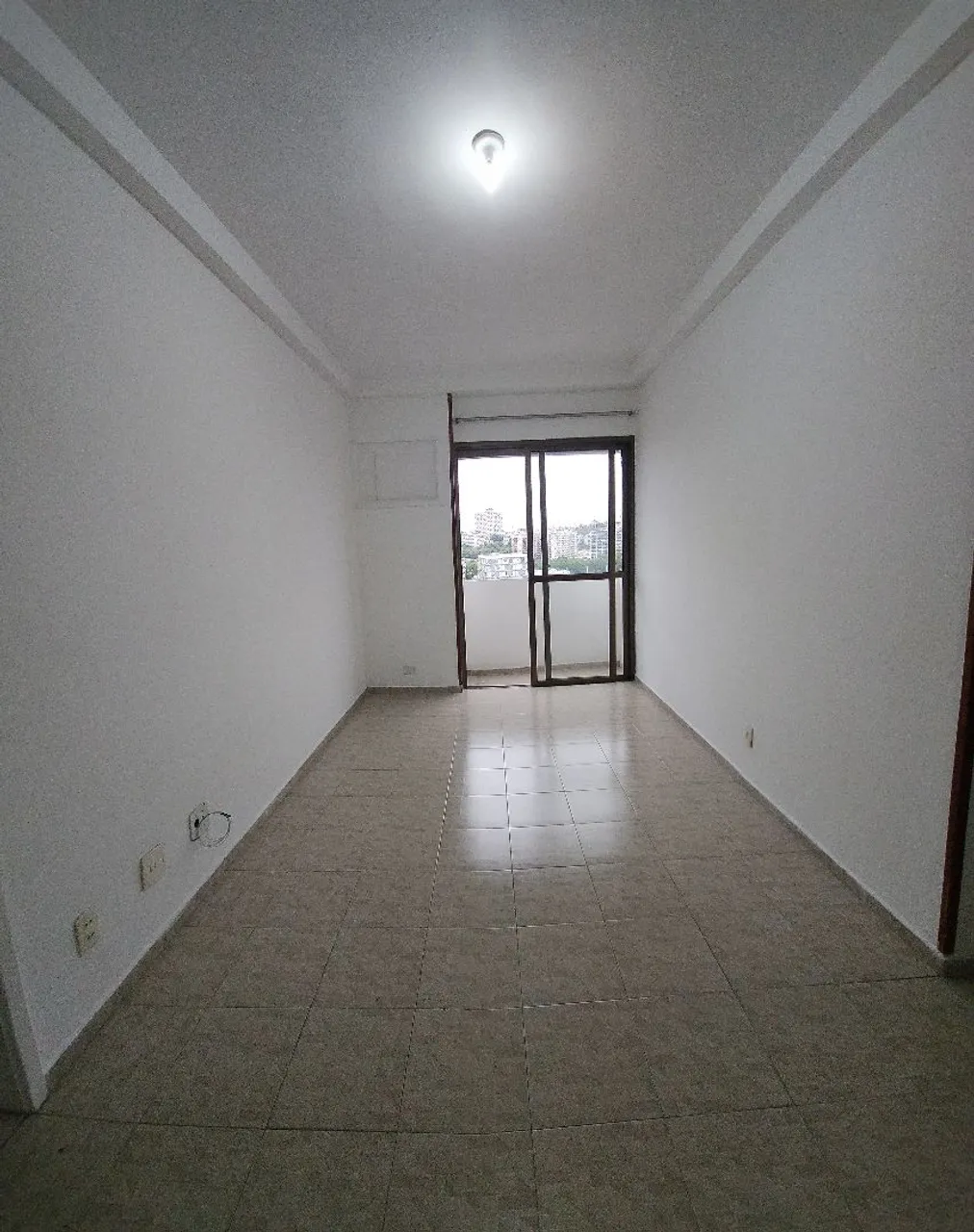 2-bedroom apartment in a building with a gym — photo 12