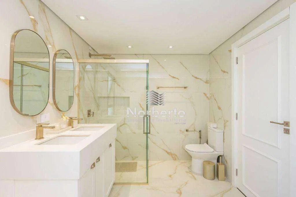 3-bedroom house with a bathtub in Curitiba — photo 15