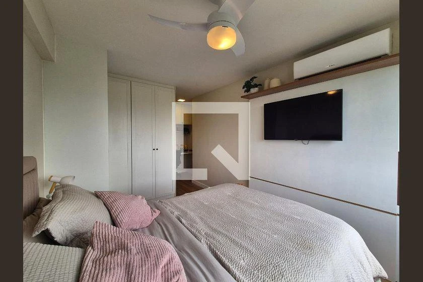 Glass-enclosed balcony in a 2-bedroom apartment, 82 m² — photo 47