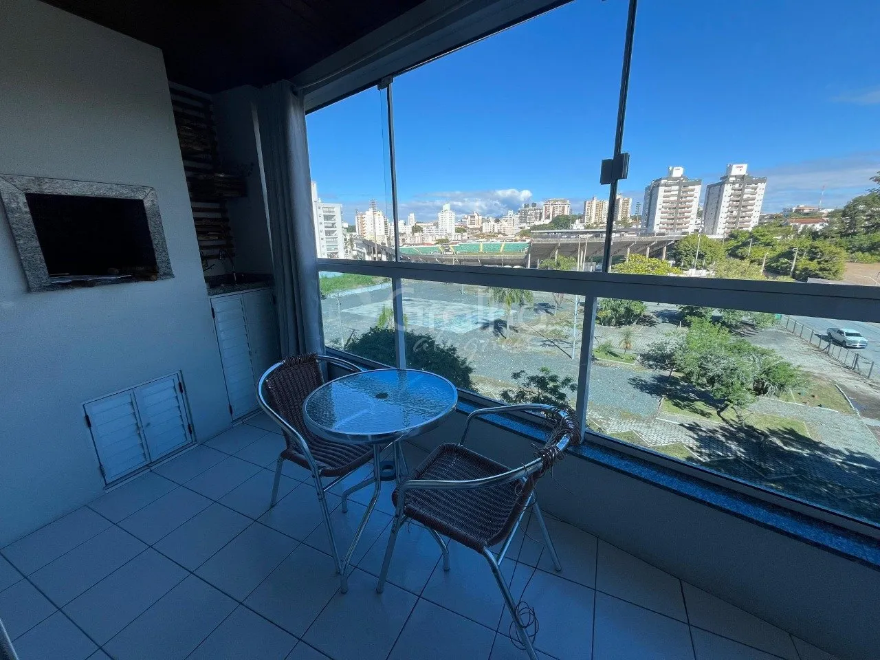 Apartamento amueblado de 2 dormitorios con parrilla en balcón — photo 19