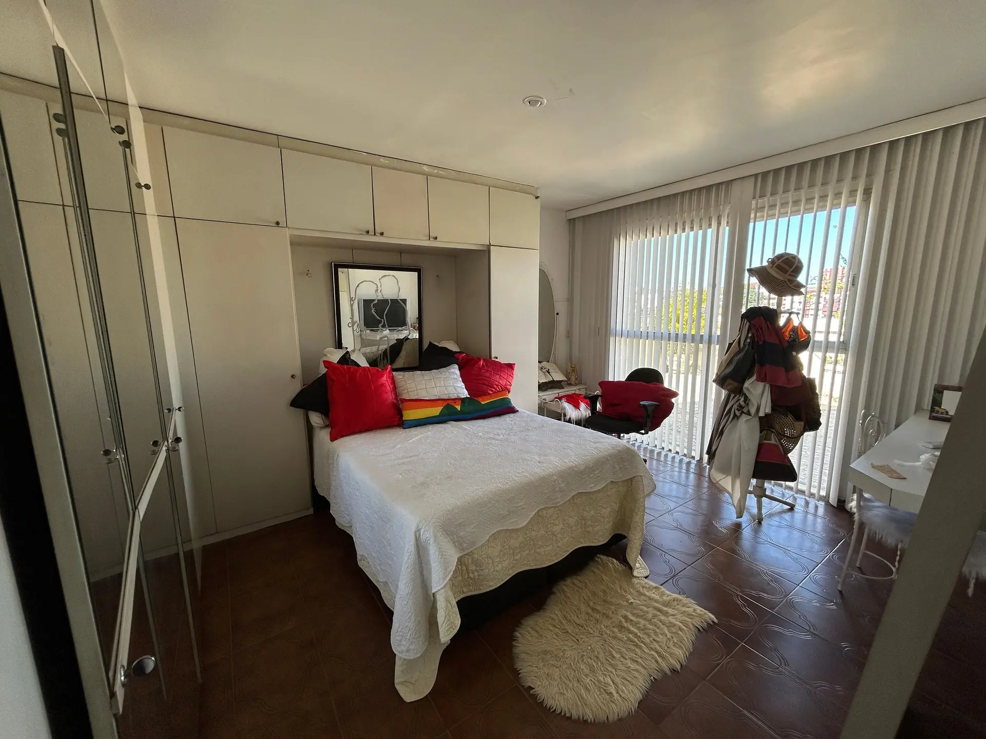 Furnished 4-bedroom rental apartment with 5 parking spaces — photo 5