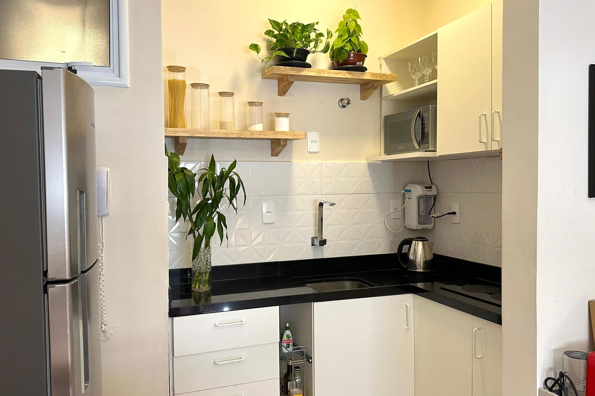 Furnished 1-bedroom apartment with 1 bathroom, no parking — photo 3