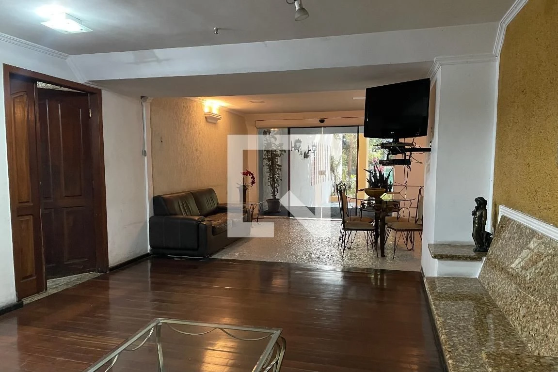 3-bedroom apartment in a building with a pool — photo 64