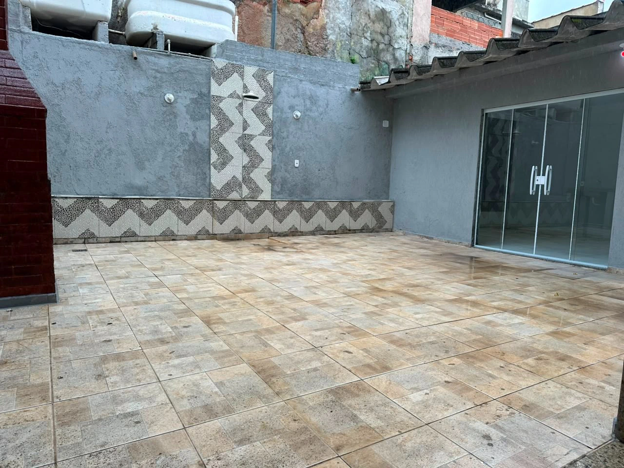 Wood or laminate floors in a 3-bedroom apartment, 90 m² — photo 14