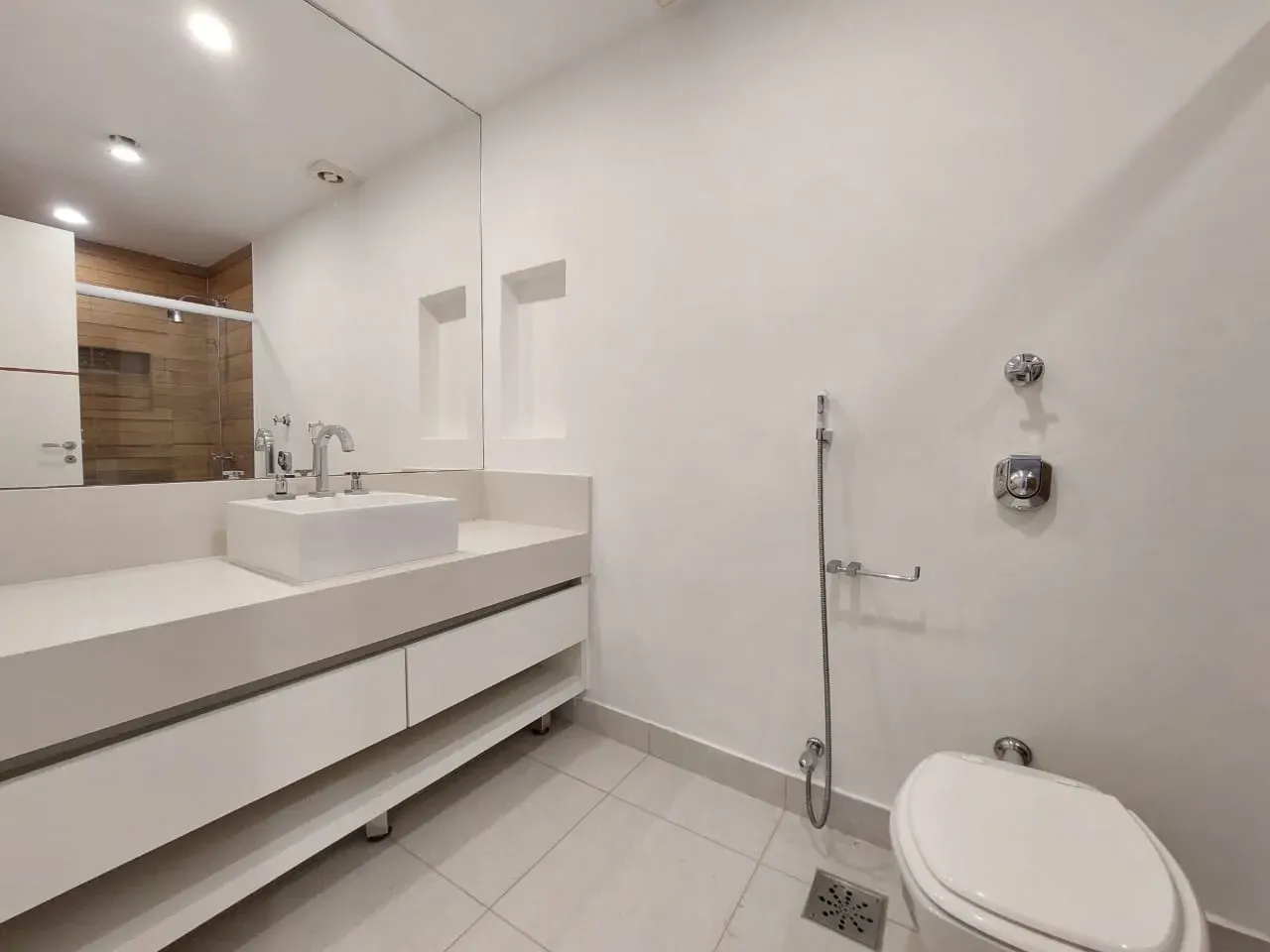Apartamento com 4 quartos e 5 banheiros, com ar-condicionado — photo 28