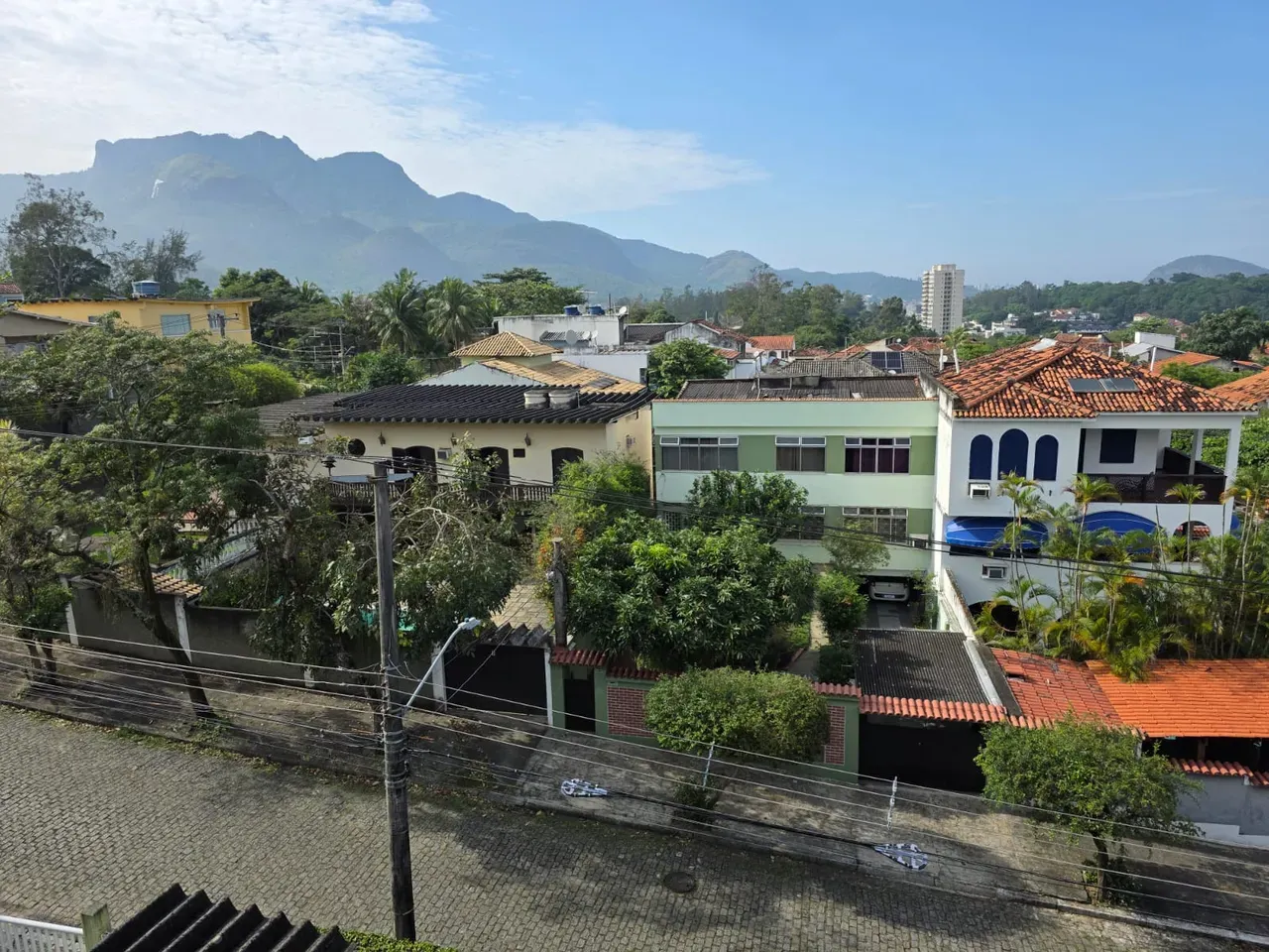 2-bedroom apartment with a mountain view — photo 18