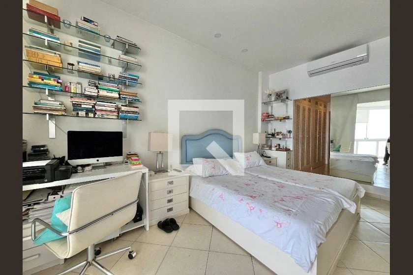 Apartment, 450 m², with a glass-enclosed balcony — photo 25