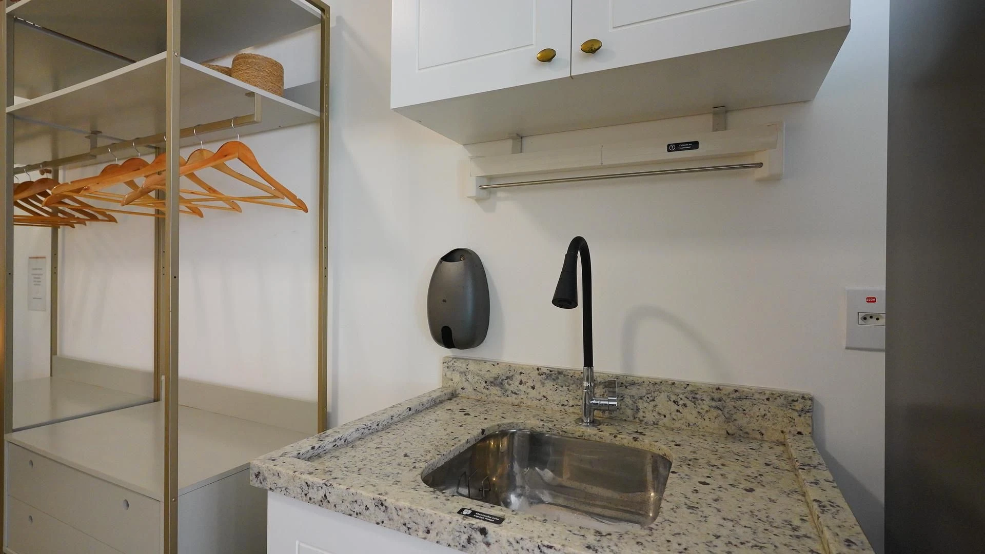 Furnished studio, 37 m², with a mountain view — photo 13