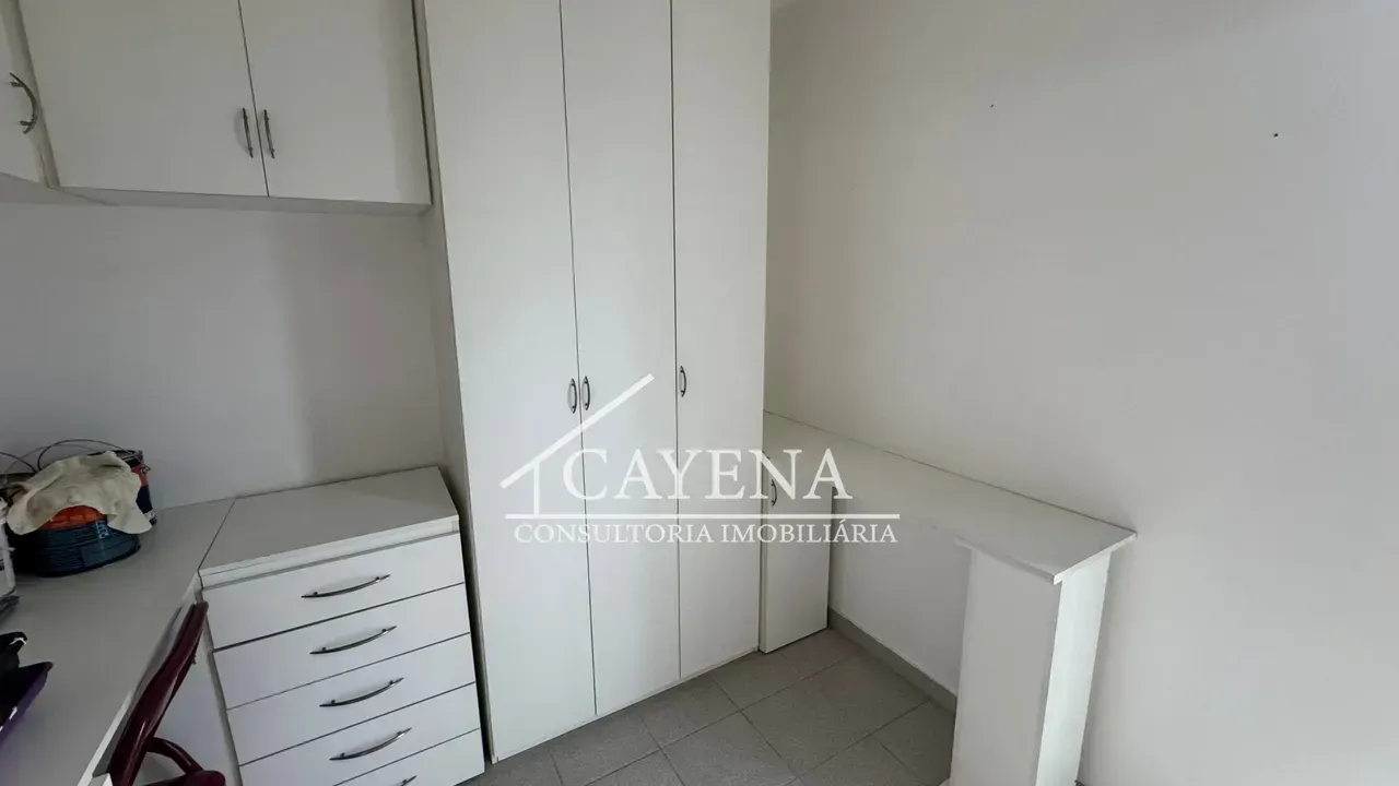 Furnished 4-bedroom apartment with glazed balcony — photo 12