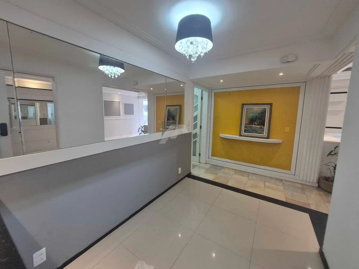 3-bedroom apartment with a glass-enclosed balcony — photo 59