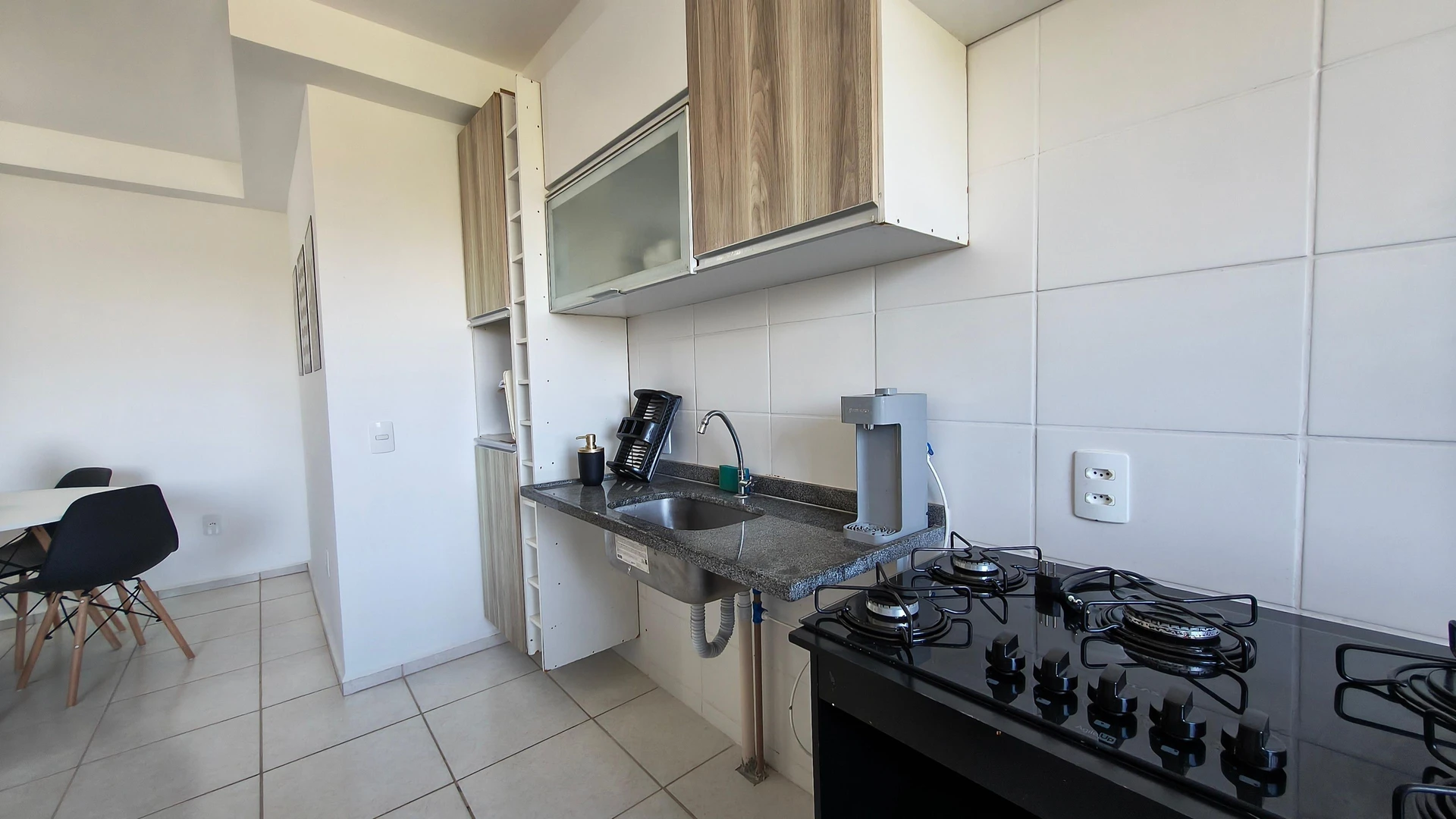 2-bedroom apartment with a mountain view — photo 7