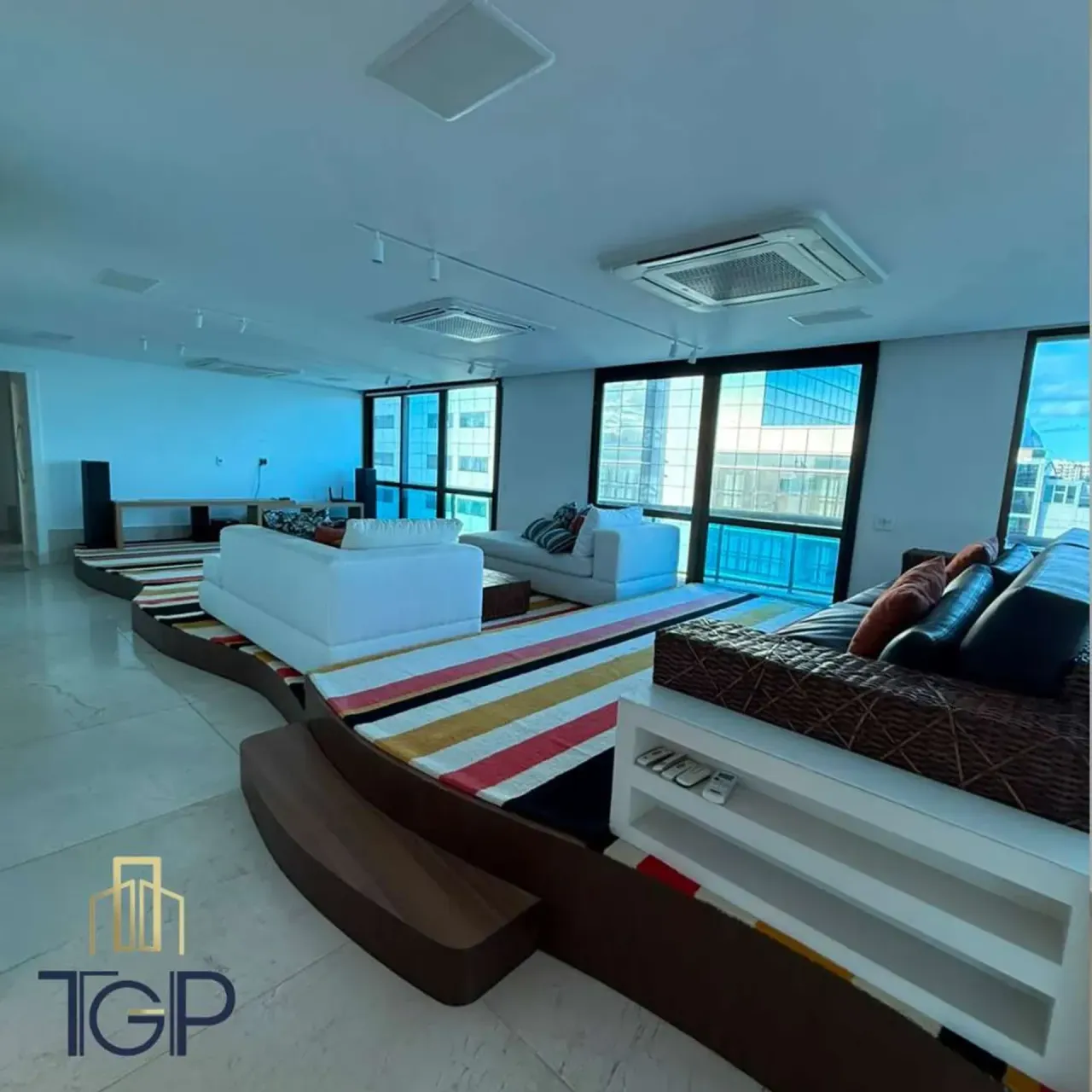 779 m² apartment with water view and 5 parking — photo 6