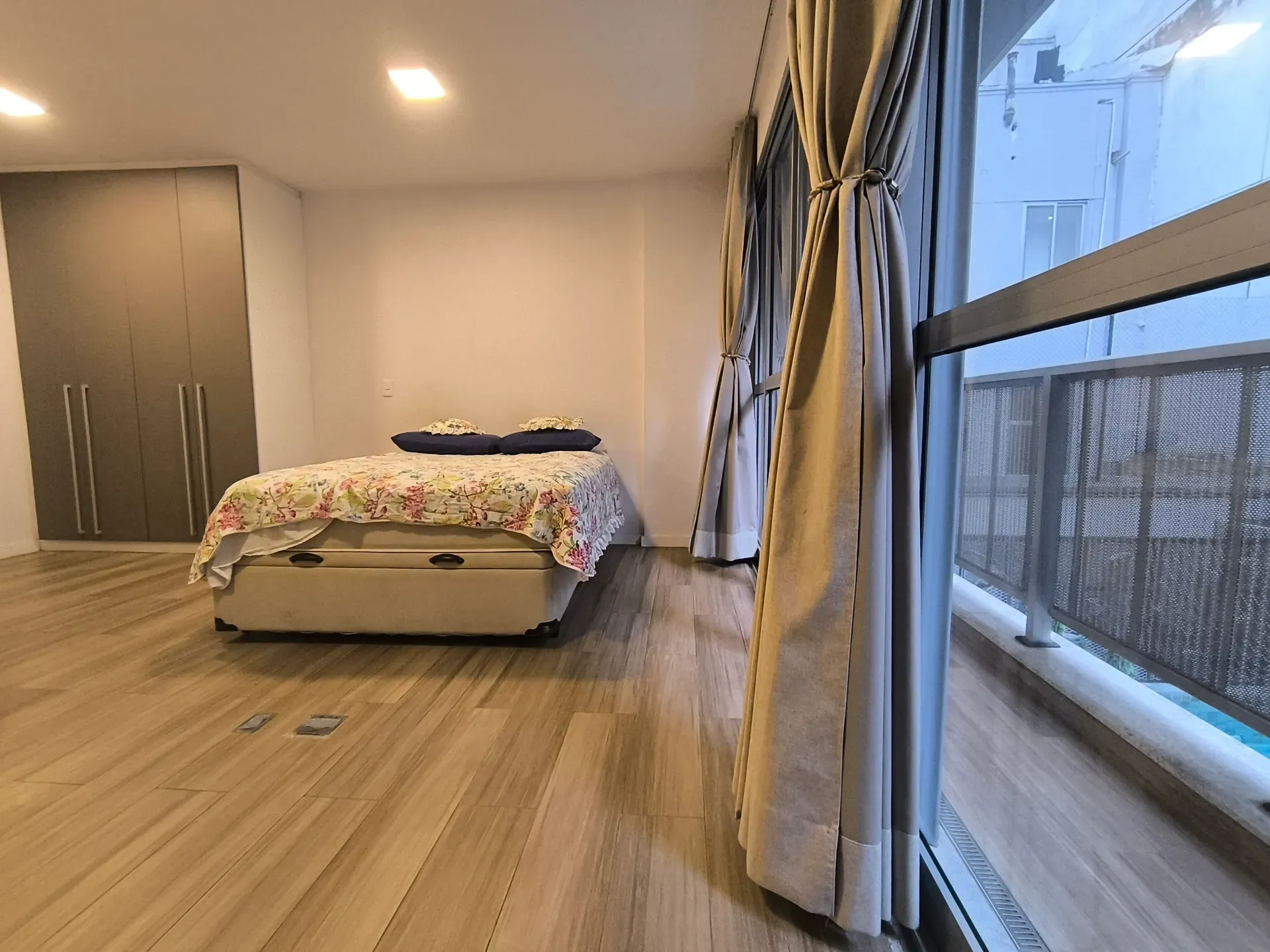 Furnished studio in a building with a coworking space — photo 18
