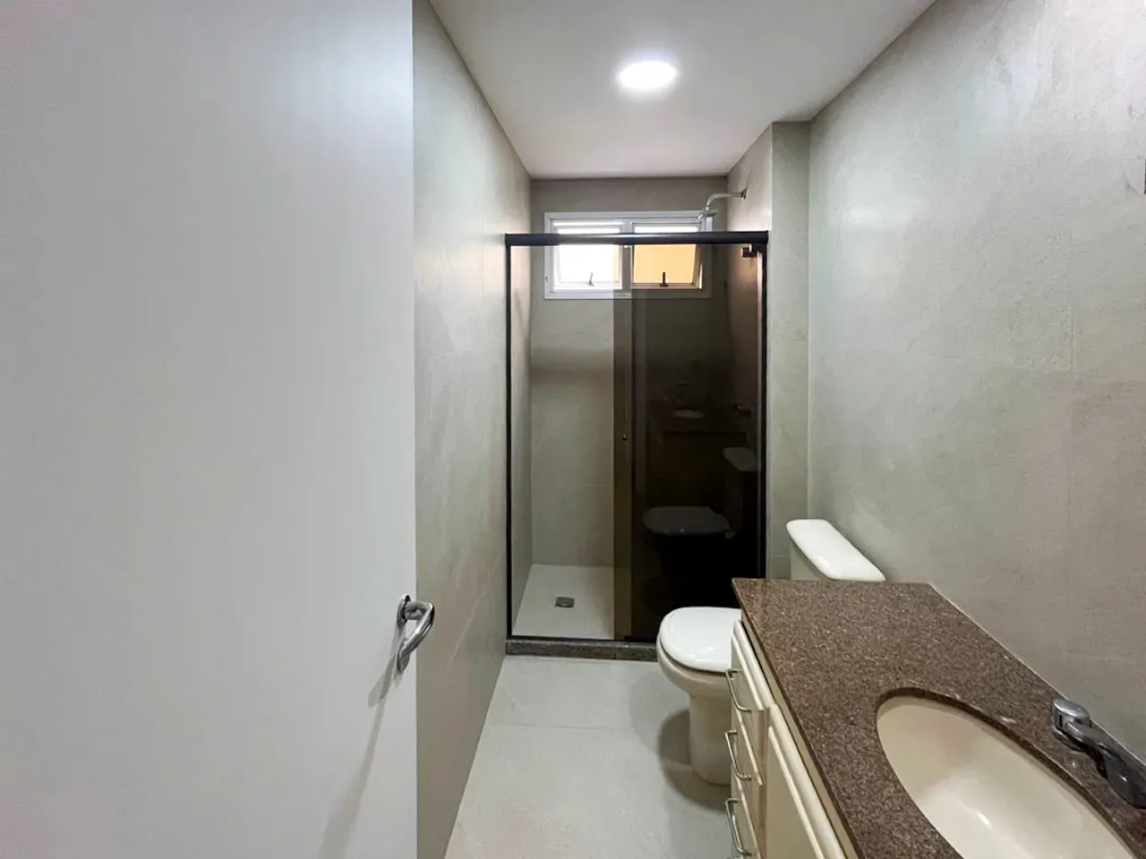 3-bedroom apartment with a washing machine — photo 8