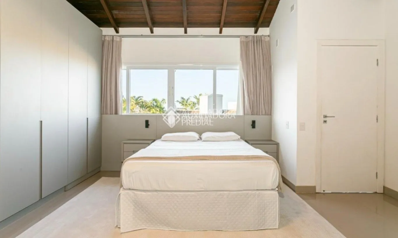 Furnished house with 6 en-suite bedrooms and 7 baths — photo 26