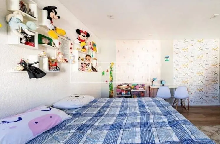 House with 3 bedrooms and floor-to-ceiling windows — photo 3