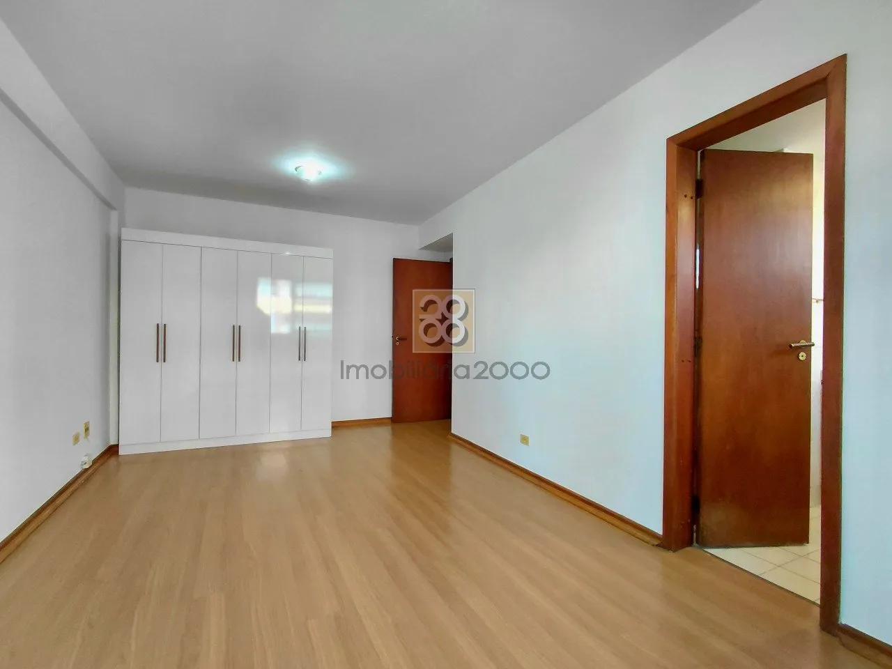 2-bedroom apartment with a suite and 2 bathrooms — photo 16