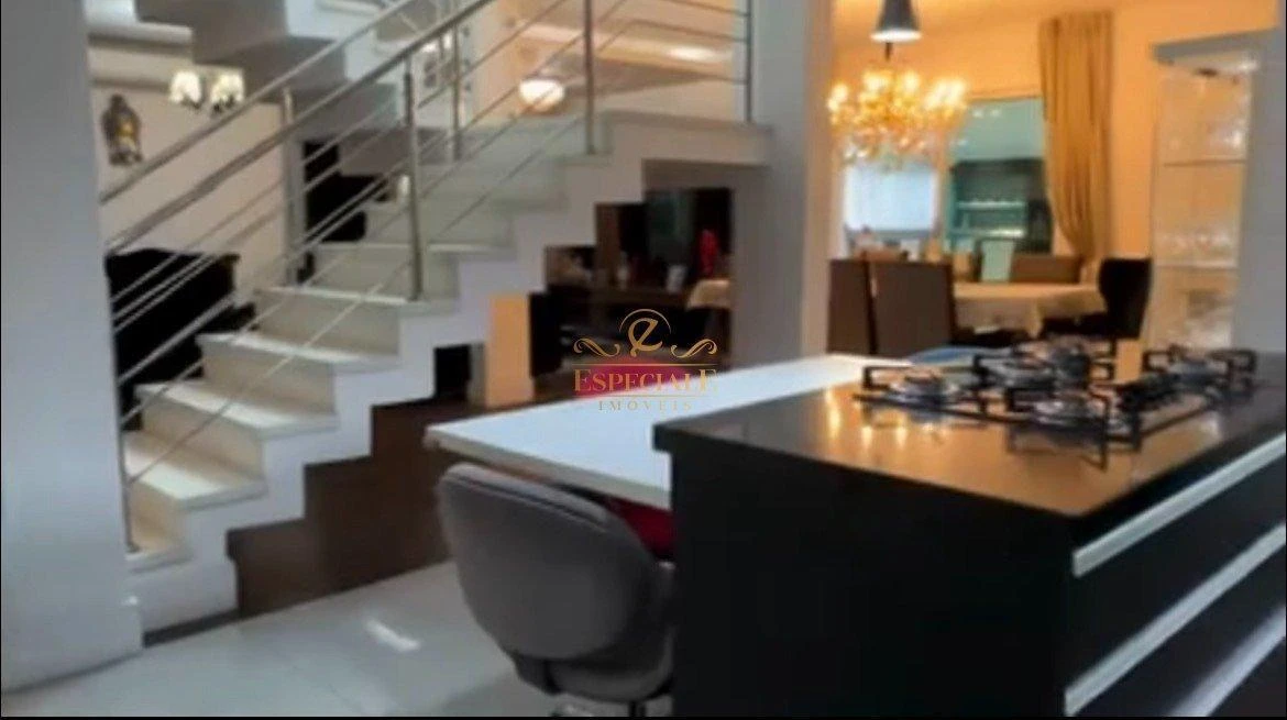 Furnished house, 401 m², with a glass-enclosed balcony — photo 6