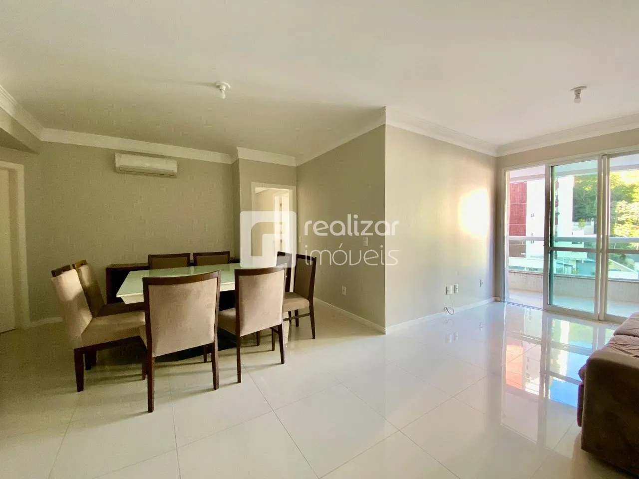 4-bedroom apartment in a building with a pool — photo 23