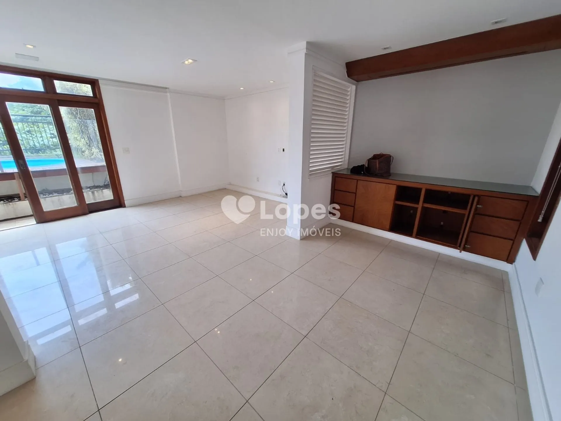 5-bedroom apartment in a building with a gym — photo 5