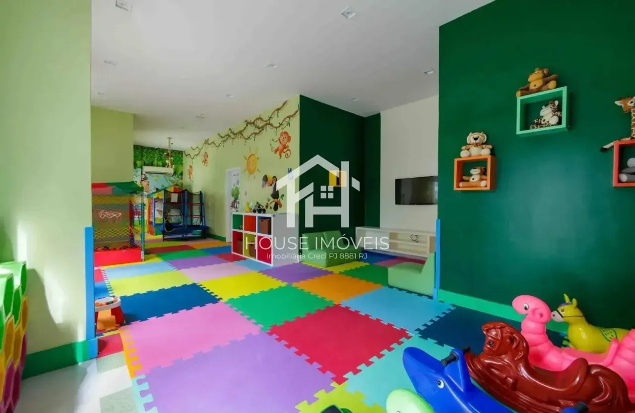 Панорамные окна и 3 спальни: квартира 150 м² — photo 20