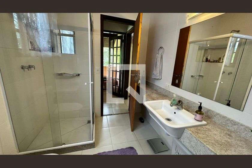 Casa com 5 quartos e cozinha aberta de 300 m² — photo 9