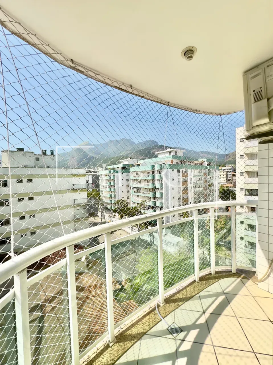 Furnished 3-bedroom apartment with balcony — photo 15