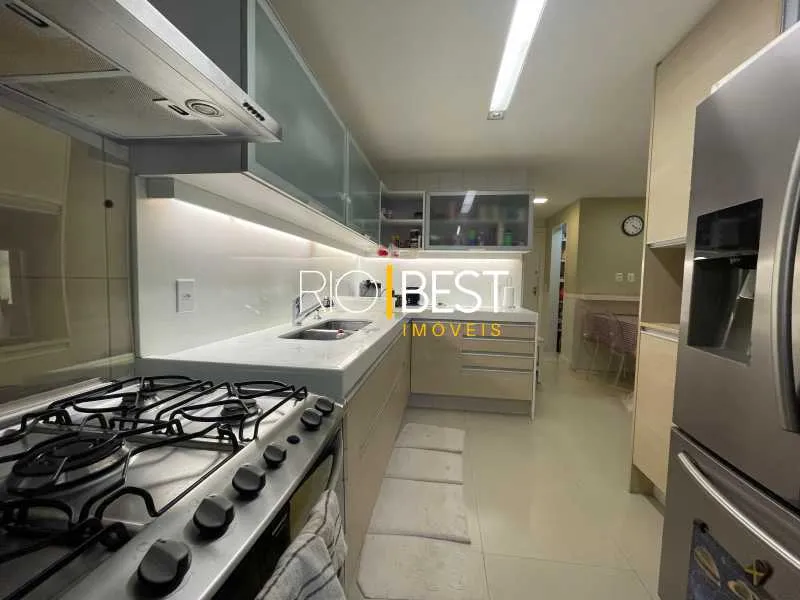 Apartamento de 4 quartos com cozinha integrada ao living — photo 23